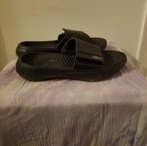 Youth size 5 SC UnderArmor slide sandals - Picture 3 of 3